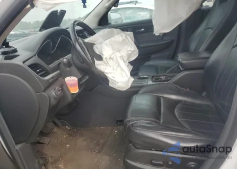 2017 Chevrolet Traverse Premier z USA, uszkodzony, nr VIN 1GNKRJKD2HJ285804